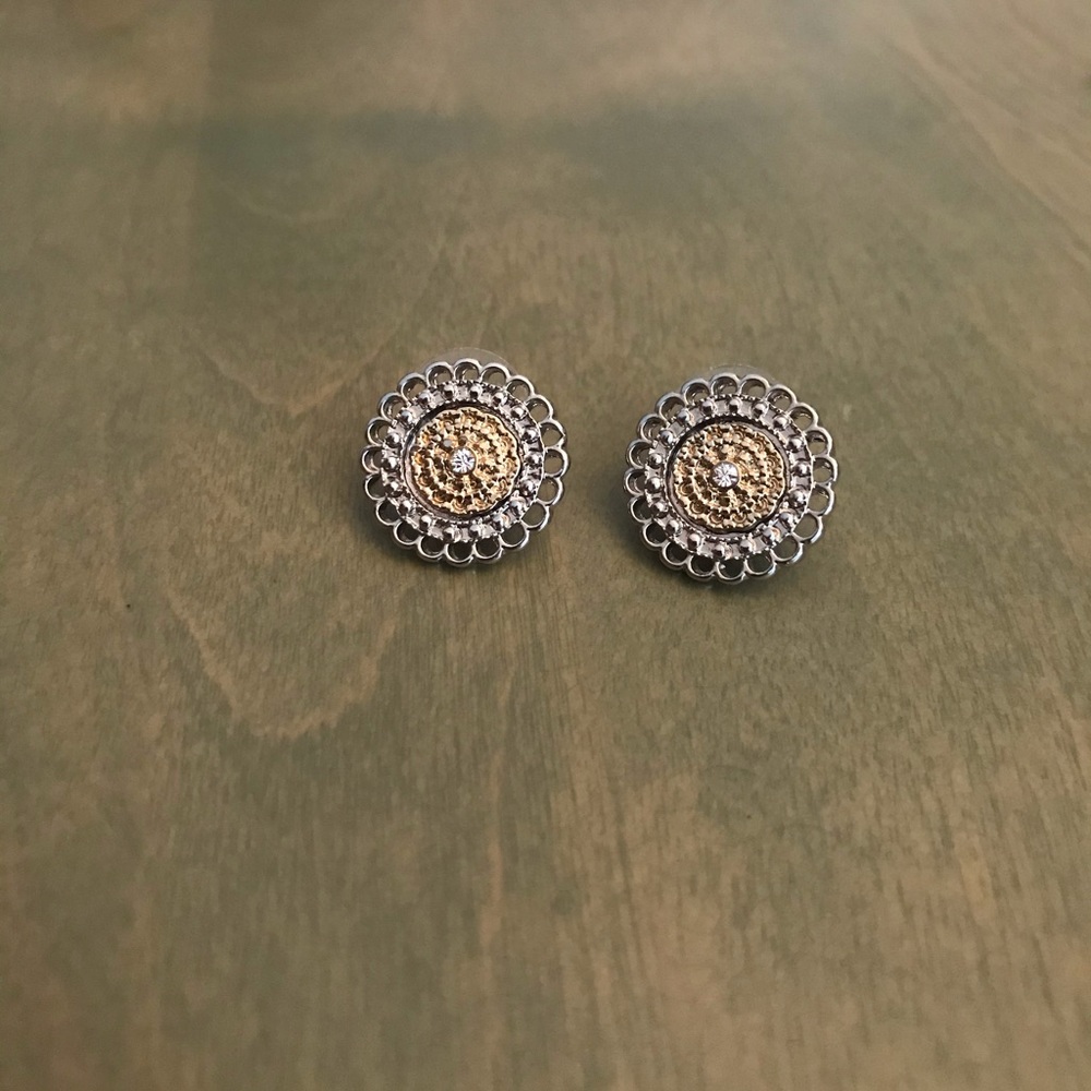 ☀️FREE when bundled Silver & Gold Earrings Jewelry - Picture 1 of 6
